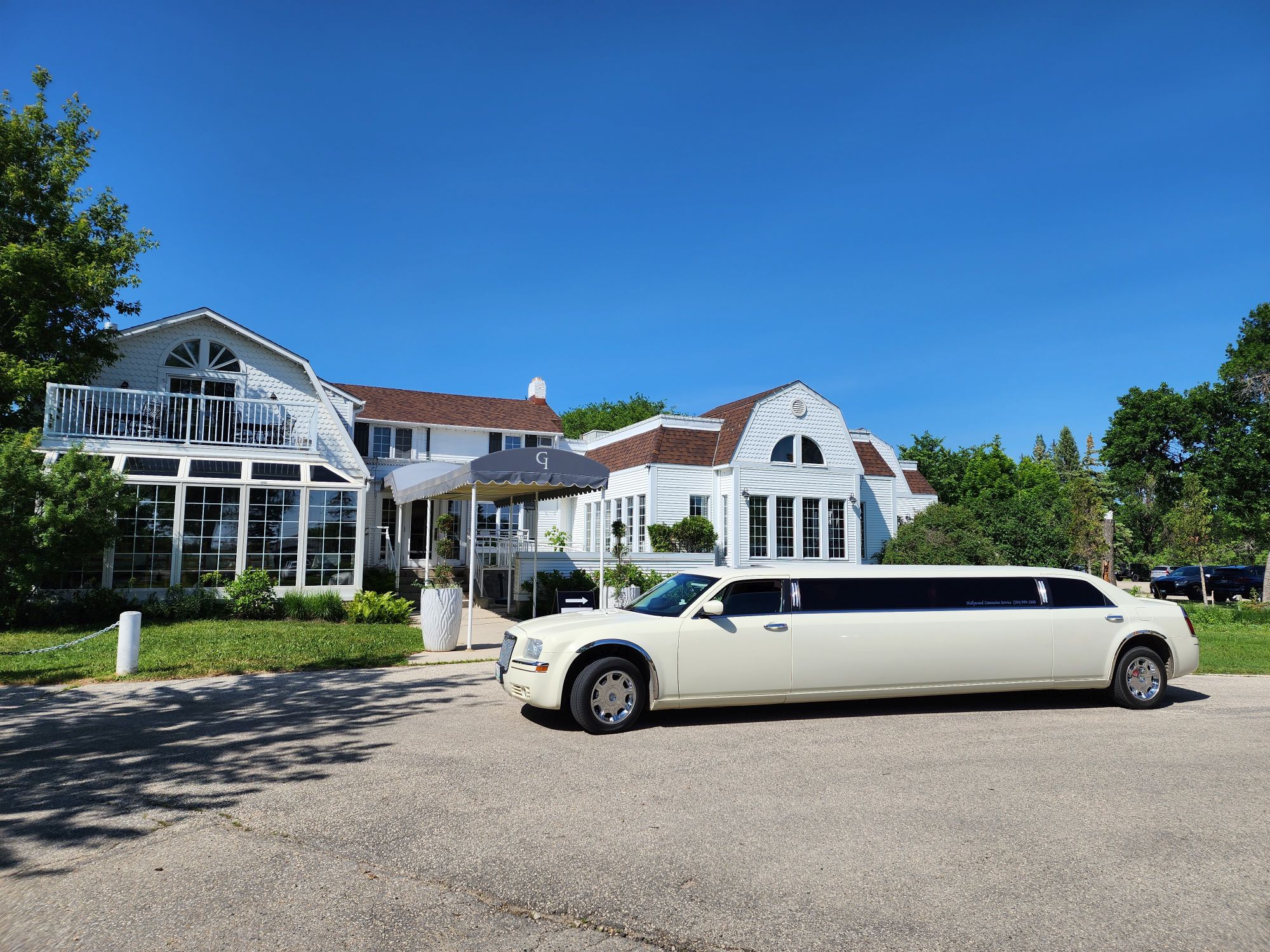 Hollywood Limousine - Wedding at the Gates on Roblin